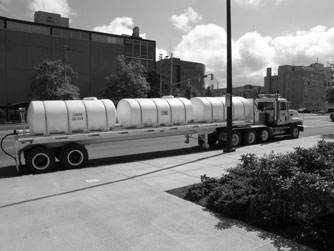 Salt brine semi-trailer