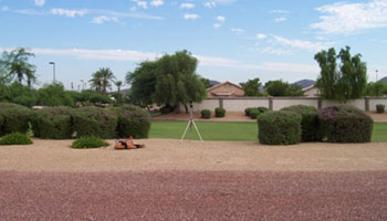 Arizona's methods for measuring pavement noise on the rubberized asphalt test roads include measuring at about 95 residential sites.