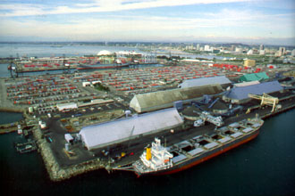 Port of Los Angeles photo.