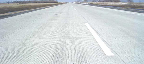 This figure illustrates a finished 7-inch white topping surface with pavement marking that was completed as part of an FHWA Highways for LIFE supported pavement rehabilitation with North Dakota DOT. (Image source: FHWA)