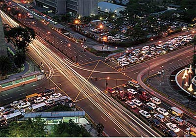 This figure shows how FHWA research in arterial management seeks to improve traffic flows in congested intersections. (Source: FHWA Adaptive Signal Control Program)