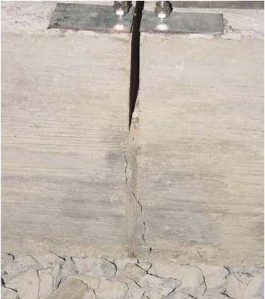 This photo shows a typical crack pattern near the joint location of slabs on aggregate base described as type-I crack, which occurred right underneath the joint of the plain concrete slabs and extended to the base in the slabs designated as slabs number 1, 4, and 5 in table 3.