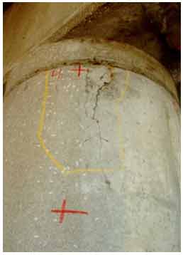 Figure 40. Photo. Cracks and rust staining in a nonpatched area of a column of the Campus Loop Bridge in Albany, NY, during the second visit in 1996. This photograph shows a third view of cracks and rust staining in a nonpatched area of a column of the Campus Loop Bridge in Albany, NY, during the second visit in 1996.