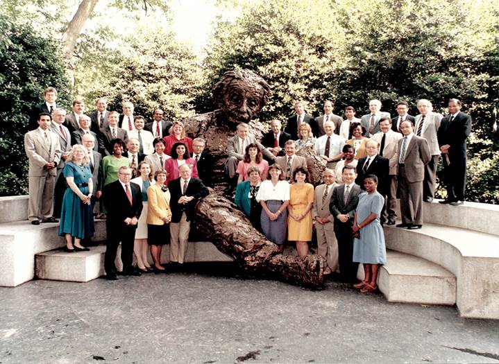 Figure 2.3_CMYKWEB.jpg Figure 2.3. Photo. Forty-six SHRP-LTPP and FHWA-LTPP staff members during the LTPP program transition from SHRP to FHWA.