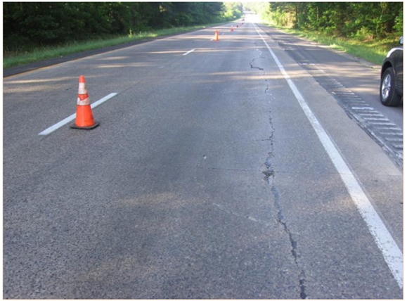 Figure 24. Photo. Longitudinal cracking near the shoulder in Arkansas-0217 section (December 4, 2012).