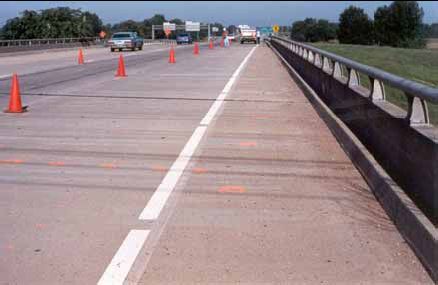 Photograph of I-265 northbound lanes with latex-modified overlay.