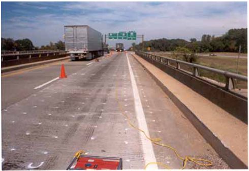 Photograph of southbound test section of U S 41 silica fume concrete overlay.