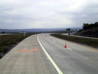 Figure 21. Photo. Lackawanna Valley Industrial Highway Experimental Section. Two travel lanes and one breakdown lane are shown.