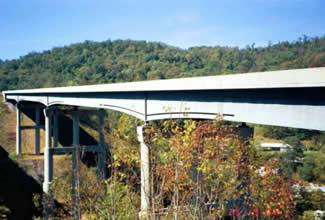 Figure 33. Photo. Bridge Carrying Westbound Lanes of U.S. I-68 near LaVale, MD. This photo shows the side and supporting columns of the bridge.
