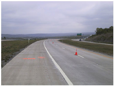 Figure 21.  Photo. Lackawanna Valley Industrial Highway Experimental Section. Two travel lanes and one breakdown lane are shown.