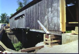 This side shot shows the bridge has been moved but it is still set on its temporary cribs. The arches were terminated at the bottom chord without extensions to the abutment.