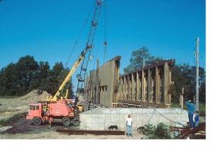 This longitudinal view shows the whole crane installing the opposite (south) truss so that both walls are set on the abutments.