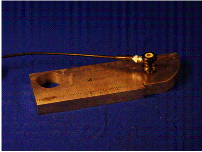 Figure 18. Photo. Horizontal linearity check using a straight-beam transducer and IIW type I reference block.