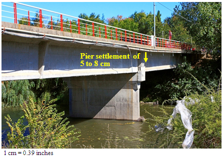 Photo. San Nicolás bridge center pier settlement probably due to liquefaction of soil layers beneath river. Click here for more information.