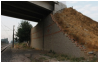 Photo. Retaining wall at Estribo Francisco Mostazal (Avenida Independencia). Click here for more information.