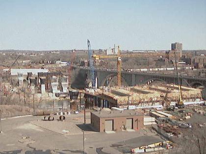 The figure shows the new perspective for the CC640 field camera located on top of an adjacent University of Minnesota building. The I-35W bridge is visible under construction.