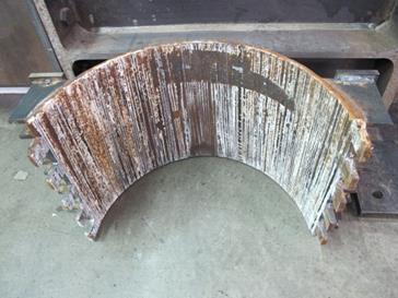 This photo shows the interior of a cable band with salt deposits as well as zinc and ferrous corrosion products. The corrosion product reflects the patterns of the individual wires. 