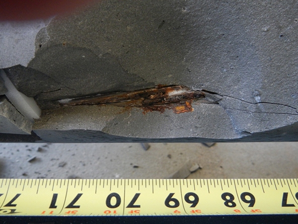 Figure 229. Photo. Active corrosion of a stressed strand inside the 2.0 chloride grout 70 inches from the lower anchorage. This photo shows active corrosion of a stressed strand inside the 2.0 percent chloride grout located 70 inches from the lower anchorage.