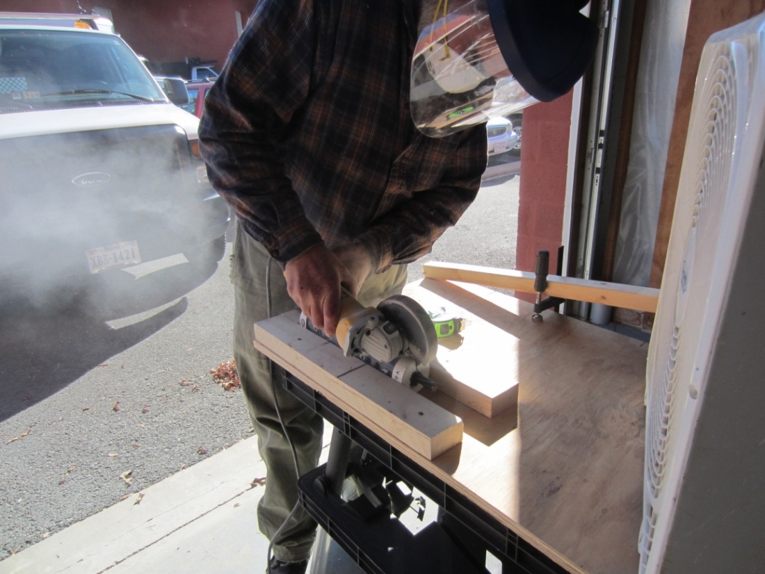 Figure 60. Photo. Spitting a single-strand specimen using a circular saw. This photo shows a single-strand specimen being cut in half using a circular saw.