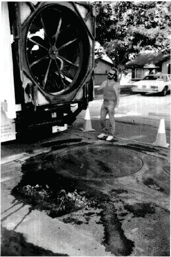 Figure 5–40. Roadway installation of round loops – retraction of saw. Photograph of round loop being retracted after cut operation is complete.