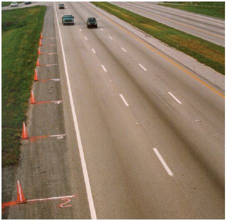 Figure 5-58. Up-lane distance measure aided by traffic cones placed at 25-ft (7.6-m) intervals (temporary markings). Photograph showing use of traffic cones to calibrate the image area of a camera. 