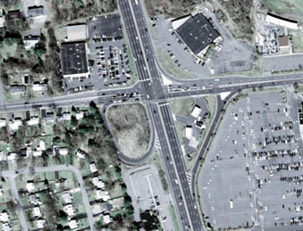 Figure 1. Photo. Forward/reverse NJJI on Jackson Avenue in Pequannock Township, New Jersey (reference 2). This photo shows an aerial view of a forward/reverse NJJI in Pequannock Township, New Jersey. (Photo credit: www.airphoto.com)
