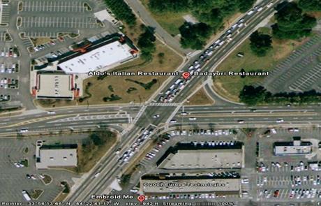Figure 139. Photo. GoogleTM Map View of Roswell Road & Abernathy Road. This is a map view of Roswell Road & Abernathy Road, Fulton County, Atlanta, GA. This is a skewed intersection with all approaches having right-turn bays and left-turn bays. The intersection is under semiactuated signal control and has three timing plans according to three peak-hour periods, AM peak, mid peak, and PM peak.