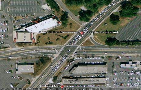 Figure 139. Photo. GoogleTM Map View of Roswell Road & Abernathy Road. This is a map view of Roswell Road & Abernathy Road, Fulton County, Atlanta, GA. This is a skewed intersection with all approaches having right-turn bays and left-turn bays. The intersection is under semiactuated signal control and has three timing plans according to three peak-hour periods, AM peak, mid peak, and PM peak. 