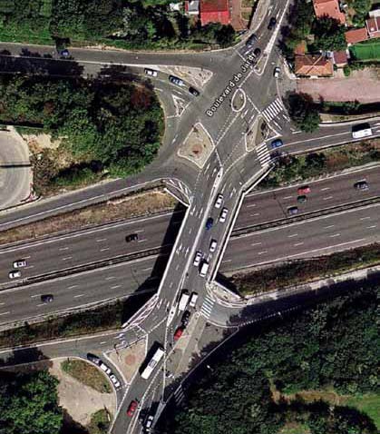 This is an aerial photo of the double cross diamond (DCD) interchange of A13 and RD 182 in Versailles, France.