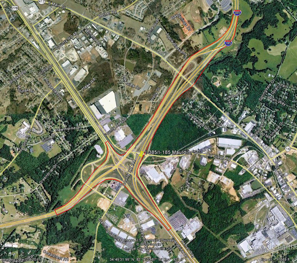 Figure 103. Photo. Aerial view of site SC-2. This figure shows an aerial photo of the interchange of I-185 and I-385 with I-385 and US-276 in Mauldin, SC. The study limits along each route were drawn on the aerial photograph.