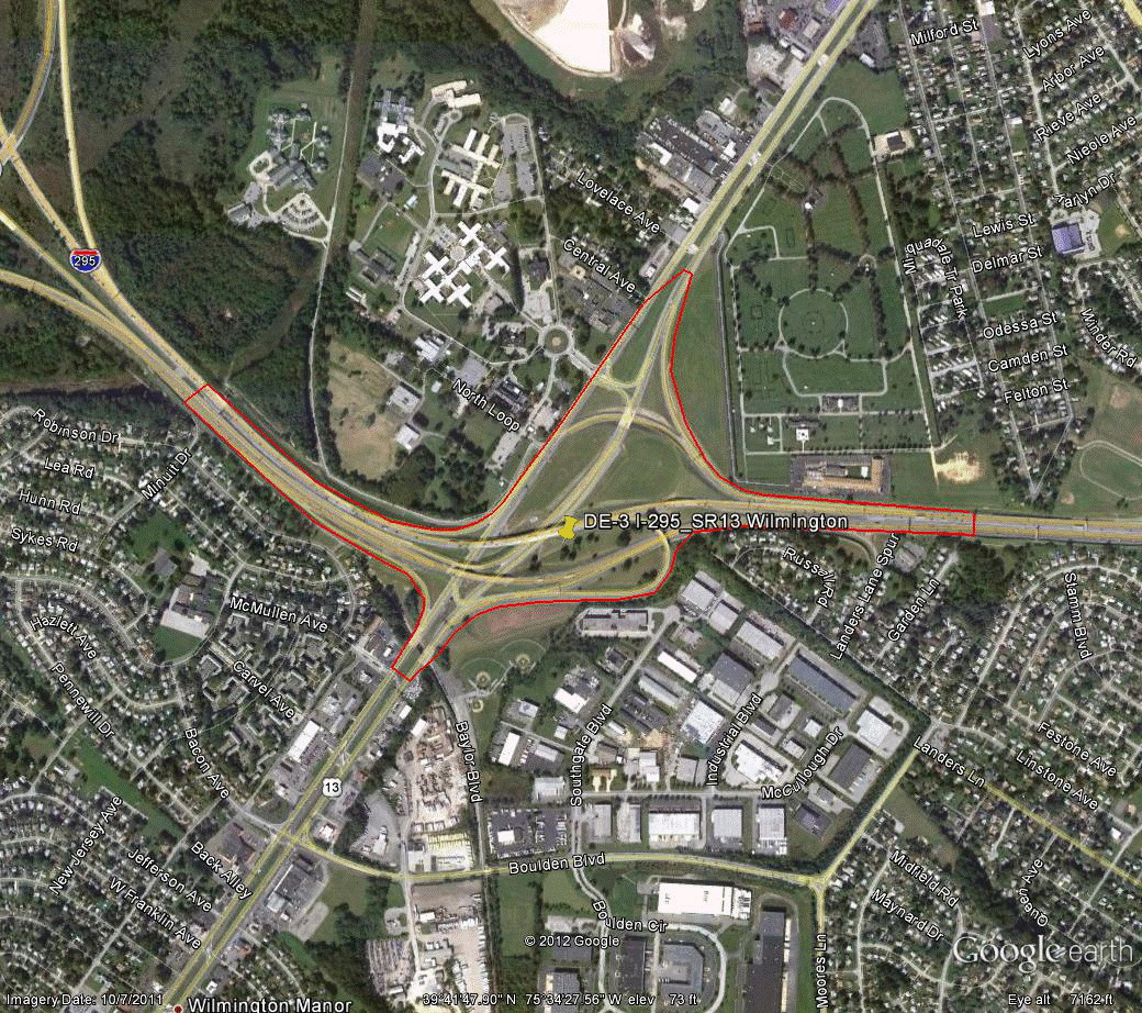Figure 85. Photo. Aerial view of site DE-3. This figure shows an aerial photo of the interchange of I-295 with SR 13/US-40 in Wilmington, DE. The study limits along each route were drawn on the aerial photograph.