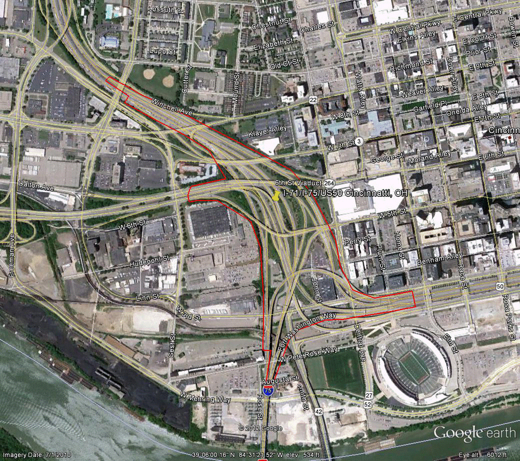 Figure 99. Photo. Aerial view of site OH-3. This figure shows an aerial photo of the interchange of I-71 with I-71/US-52 in Cincinnati, OH. The study limits along each route were drawn on the aerial photograph.