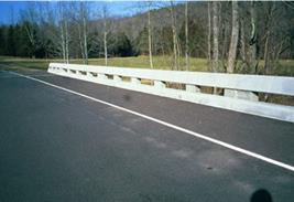 Figure 27. Photo. Barrier type 3—bridge rail.(20)