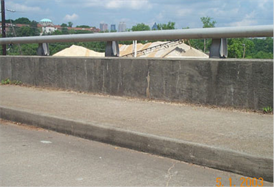 Figure 29. Photo. Third image of barrier type 3—bridge rail.(20)