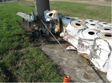 Figure 48. Photo. Fourth image of barrier type 19—impact attenuator.(4)
