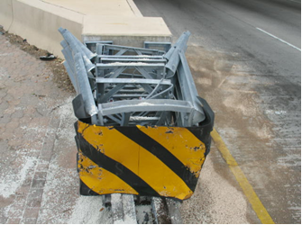 Figure 58. Photo. Barrier end treatment type 12—temporary impact attenuators.(4)