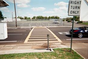 Figure 6. Photo. Unsignalized pedestrian crosswalk in Folsom, CA, pedestrian view. Same crosswalk as shown in figure 5, but taken from the perspective of the pedestrian crossing the roadway.