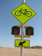 Figure 26. Photo. C-B12, lap B study assembly. A Bicycle Crossing sign assembly with a set of 12-inch circular beacons between the W11-1 sign and the W16-7P arrow plaque. Figure 26. Photo. C-B12, lap B study assembly. A Bicycle Crossing sign assembly with a set of 12-inch circular beacons between the W11-1 sign and the W16-7P arrow plaque.