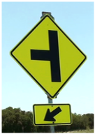 Figure 38. Photo. WO-B, lap B study assembly. A Side Road intersection warning sign with a W16-7P arrow plaque below the sign.