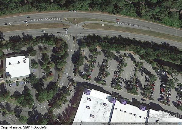 This photo provides an overhead view of an approach toward continuous through lanes at a continuous green T (CGT) intersection.