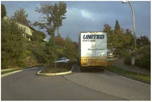 This traffic–calming measure uses a landscaped median to narrow the travel lanes.