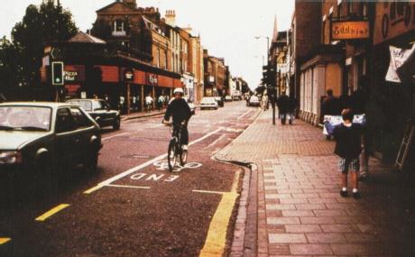 A bicycle lane that ends before an intersection