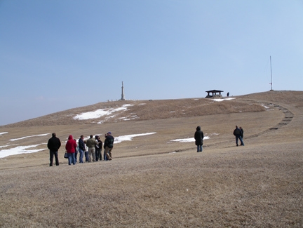 Photo of fieldtrip participants at Whitestone Hill. (Photo by Stephanie Stoermer.)